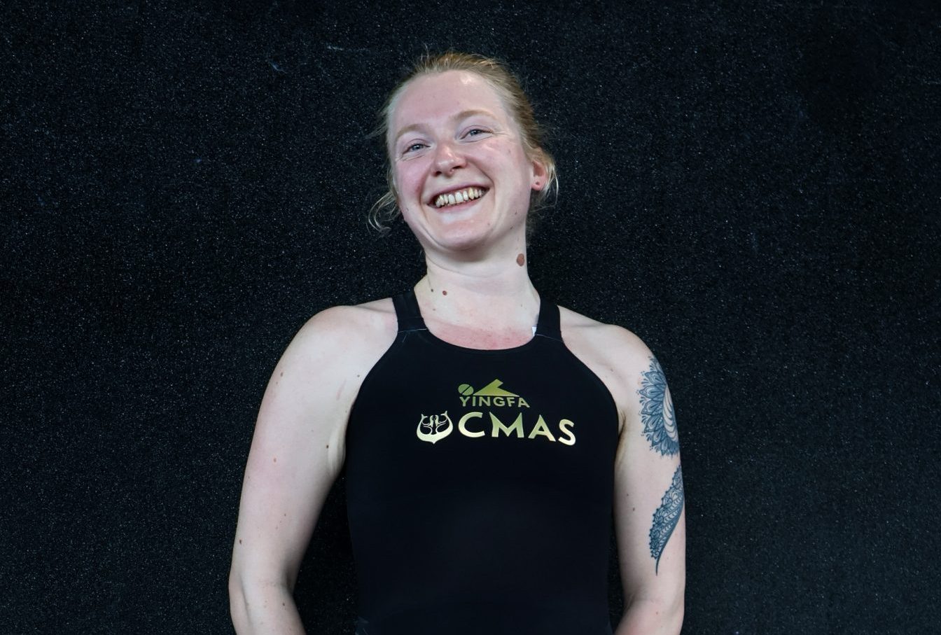 L'agence CAMEMB'R accompagne Camille André, championne de natation avec palmes.